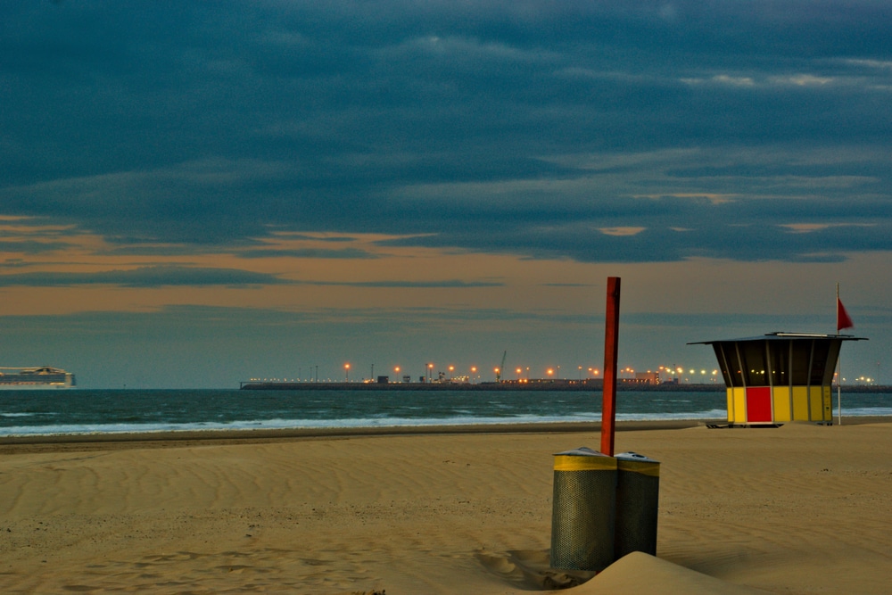 Haven van Zeebrugge bij zonsondergang vanop het strand - Chateau Residenties
