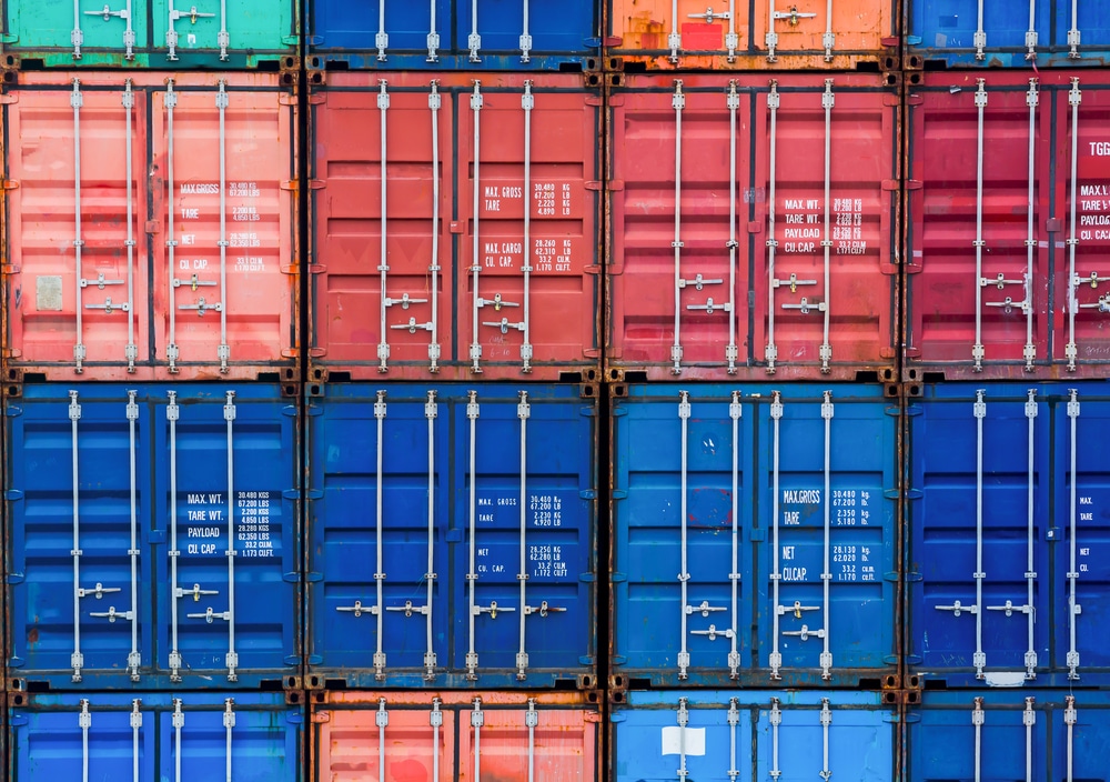 Containers voor conventioneel havenverkeer in de haven van Zeebrugge - Chateau Residenties